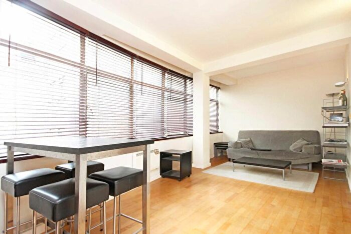 1 Bedroom Flat To Rent In Bishopsgate, Liverpool Street, EC2M