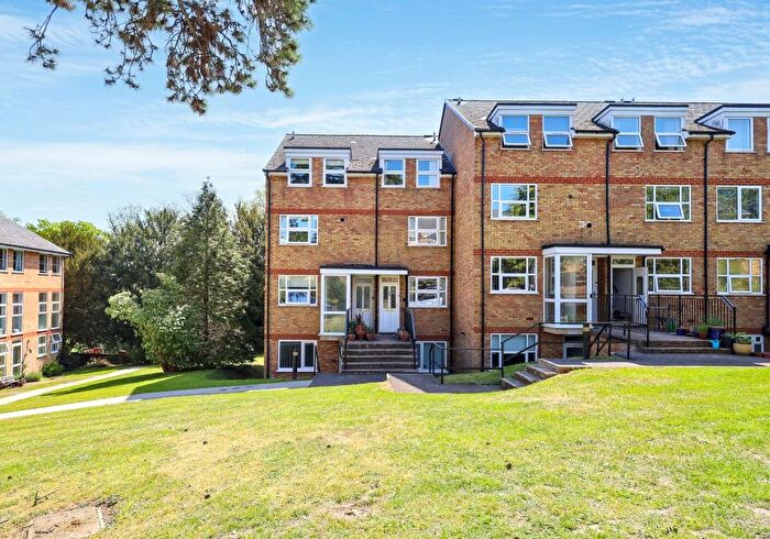 2 Bedroom Flat For Sale In Lincoln Court, Berkhamsted, Hertfordshire, HP4