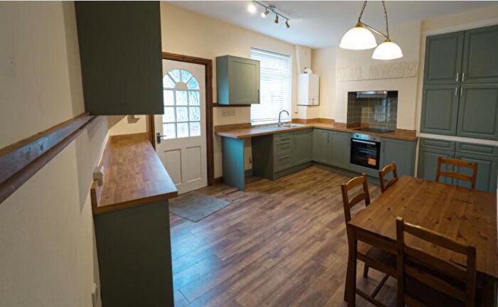 3 Bedroom House To Rent In Jawbones Hill, Chesterfield, S40