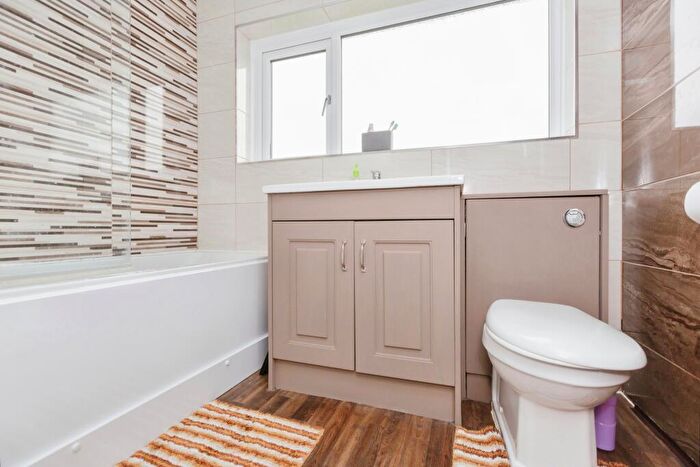 3 Bedroom Terraced House For Sale In Roborough Green, Leicester, Leicestershire, LE5