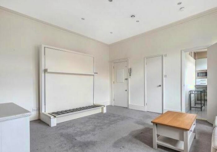 Studio To Rent In Bell Street, Marylebone, London, NW1