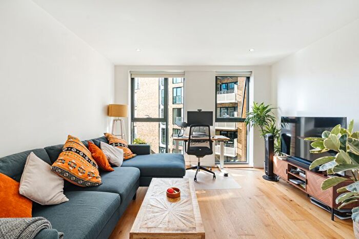 1 Bedroom Flat To Rent In Lee Street, Hackney, E8