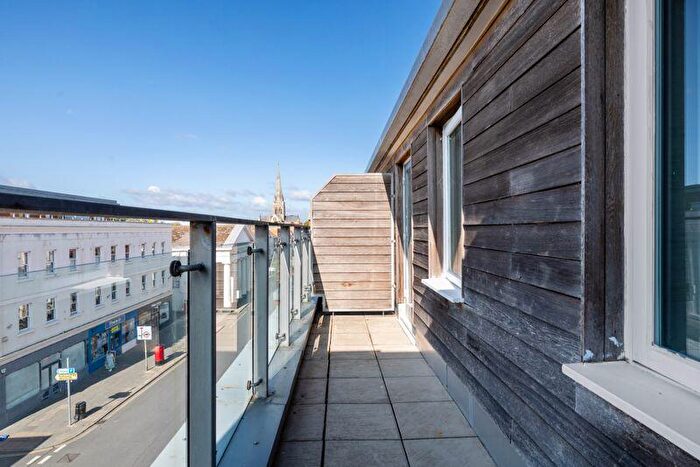 1 Bedroom Flat For Sale In East Walls, Chichester, PO19