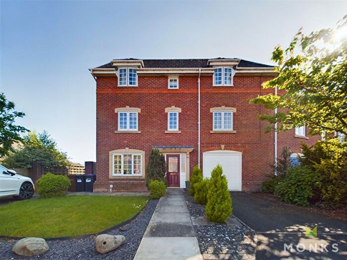 4 Bedroom Town House For Sale In Bentley Drive, Oswestry, SY11
