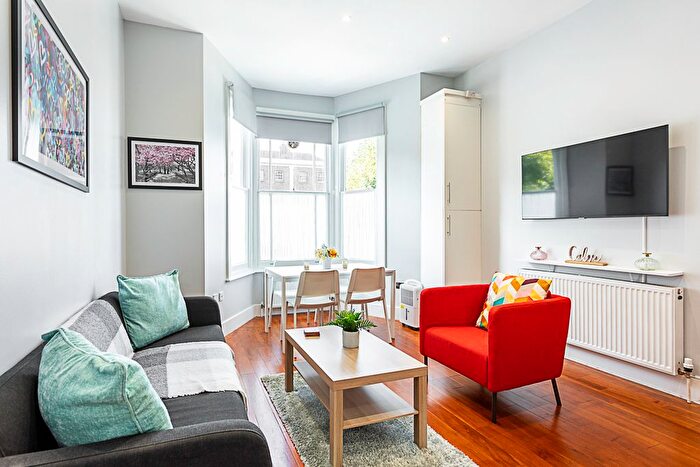 2 Bedroom Flat To Rent In Saint John's Hill, London, SW11