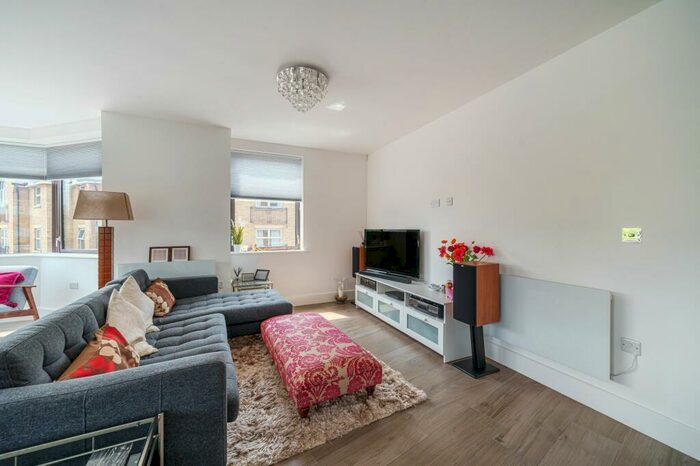 2 Bedroom Apartment For Sale In St. Leonards Road, Windsor, SL4
