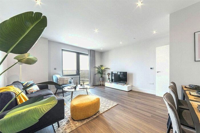 2 Bedroom Flat To Rent In Uncle Southall, Merrick Road, Southall, UB2