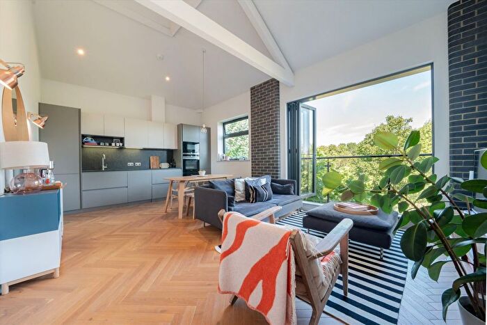 2 Bedroom Flat For Sale In Atalanta Street, Fulham, SW6