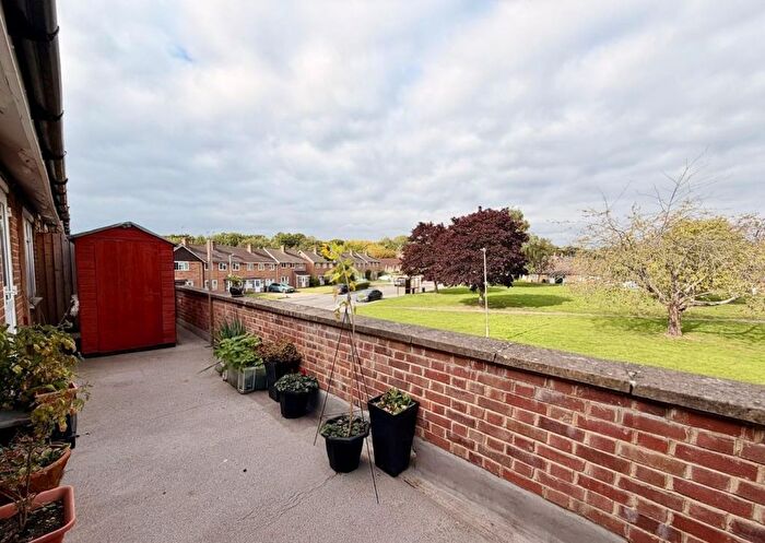 2 Bedroom Flat To Rent In Eastham Crescent, Brentwood, CM13