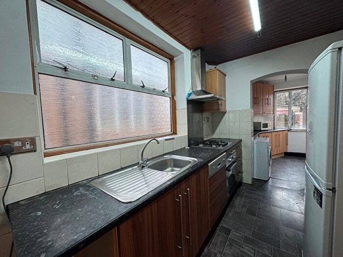 4 Bedroom Semi Detached House To Rent In Hounslow, TW3