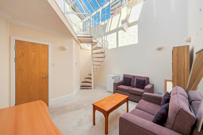 2 Bedroom Flat To Rent In Regency Street, London, SW1P