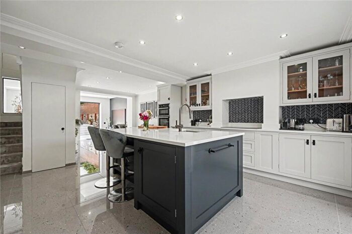 2 Bedroom Terraced House For Sale In Prebend Street, Angel, London, N1