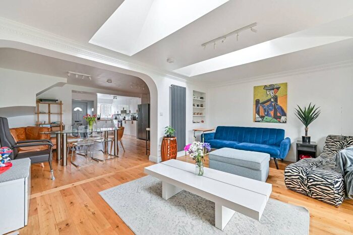 6 Bedroom Detached House To Rent In Morland Close, Hampton, TW12