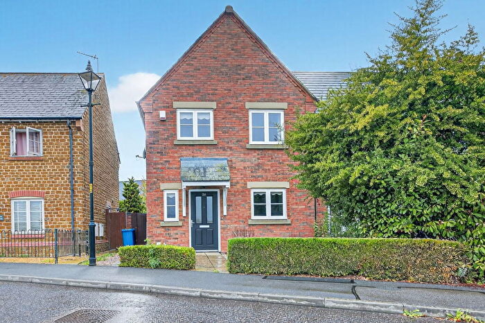 3 Bedroom Semi-Detached House For Sale In The Green, Mawsley, NN14