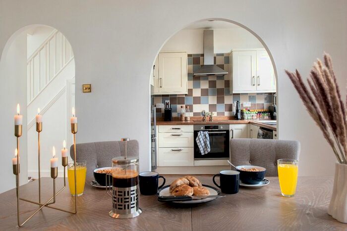 4 Bedroom Terraced House To Rent In Haywood Road, Bromley, BR2