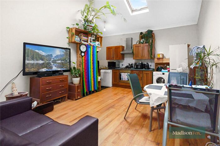 1 Bedroom Maisonette To Rent In High Road, Leytonstone, E11