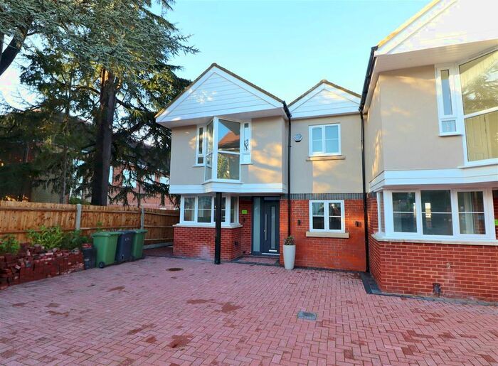 5 Bedroom Property To Rent In Sparrows Wick, Sparrows Herne, Bushey, WD23