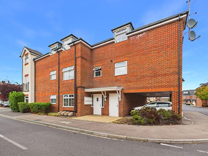 1 Bedroom Flat For Sale In Laurel Gardens, Ashford, Surrey, TW15