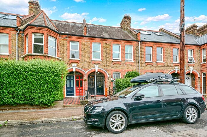 2 Bedroom Flat For Sale In Fleeming Road, Walthamstow, London, E17