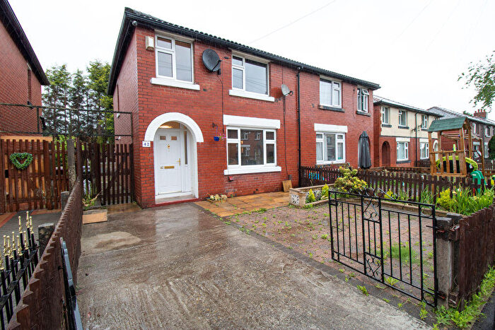 3 Bedroom Semi-Detached House For Sale In Ramsay Avenue, Farnworth, Bolton, BL4