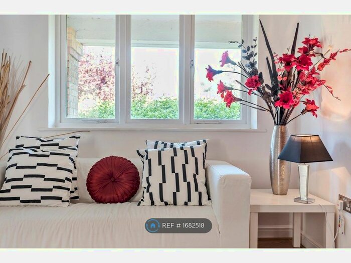 2 Bedroom Flat To Rent In Churchill Court, London, SE18