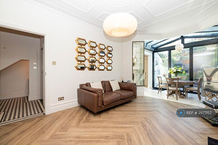 1 Bedroom Flat To Rent In The Crest, London, N13