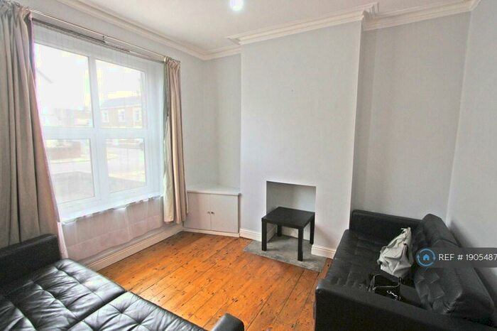 6 Bedroom Terraced House To Rent In Richards Street, Cardiff, CF24