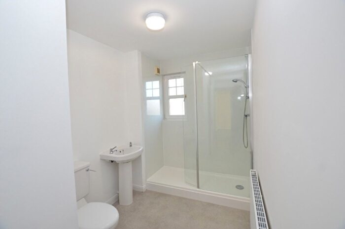 3 Bedroom Flat To Rent In Lemon Terrace, Leven, KY8