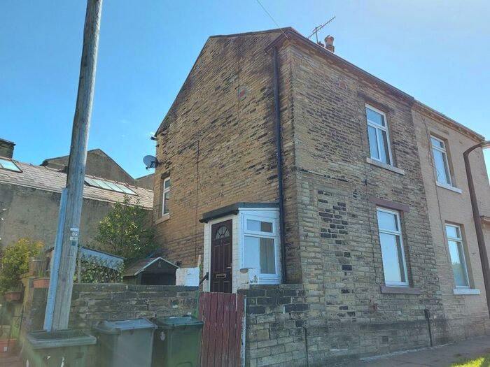 1 Bedroom Terraced House To Rent In Jennings Place, Bradford, BD7