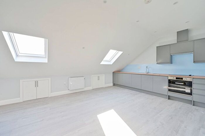 1 Bedroom Flat To Rent In Central Road, Morden, SM4