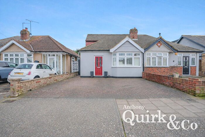 3 Bedroom Semi Detached Bungalow For Sale In Central Drive, Hornchurch, RM12