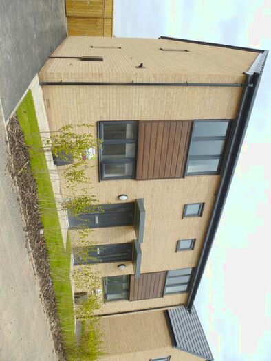 3 Bedroom Semi-Detached House To Rent In Roberts Road, Edlington, Doncaster DN12