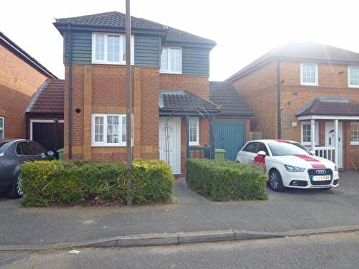 3 Bedroom Detached House To Rent In Pipston Green, Kents Hill, Milton Keynes, MK7