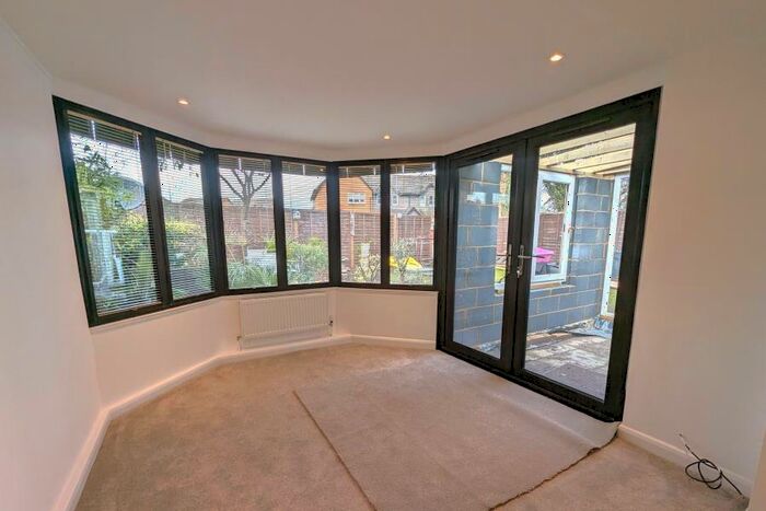 2 Bedroom Bungalow To Rent In West End, Surrey, GU24