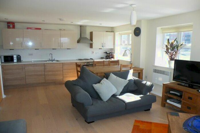 3 Bedroom Flat To Rent In Britannia House, Bedford MK42