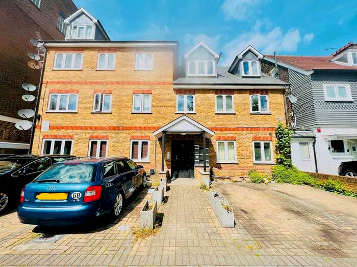 2 Bedroom Apartment To Rent In Craignish Avenue, SW16