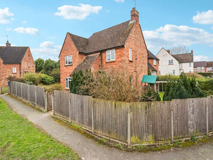 3 Bedroom Semi-Detached House For Sale In Pond Close, Amersham, HP7