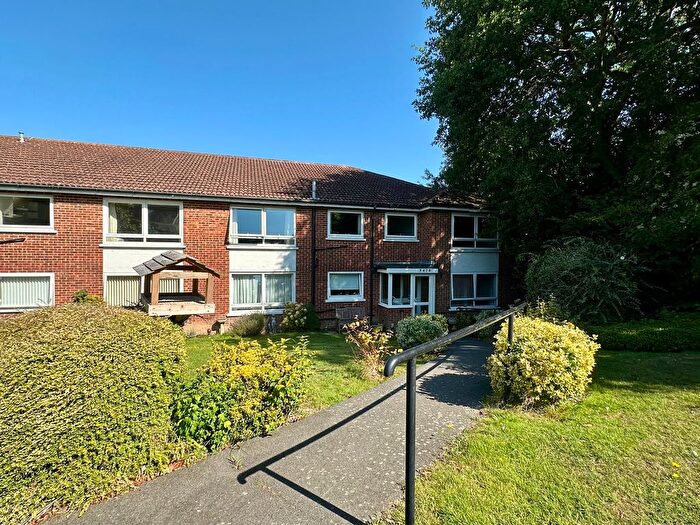 1 Bedroom Flat For Sale In The Grove, Bexhill-On-Sea, TN39