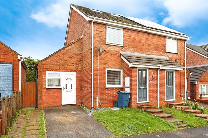 4 Bedroom Semi-Detached House For Sale In Miersfield, High Wycombe, HP11