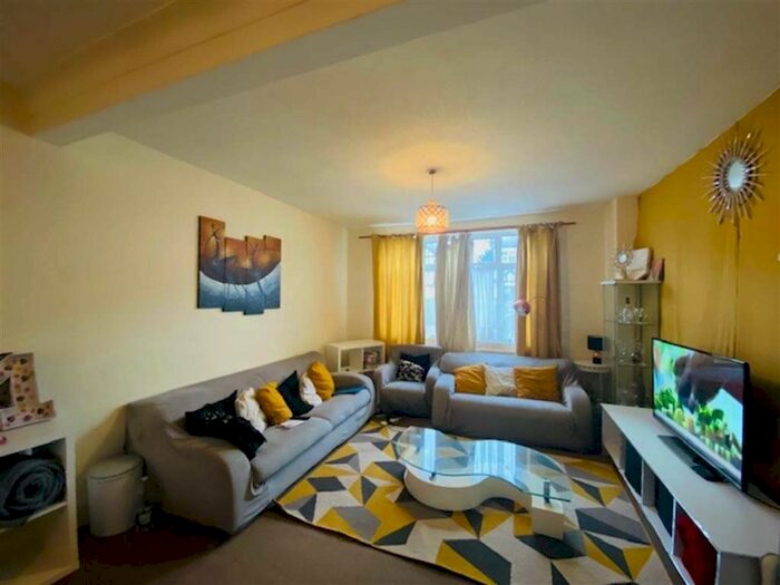 4 Bedroom Semi-Detached House To Rent In Greenway, Kenton, Harrow, HA3