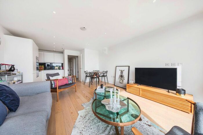 2 Bedroom Flat To Rent In Upper Richmond Road, Putney, London, SW15