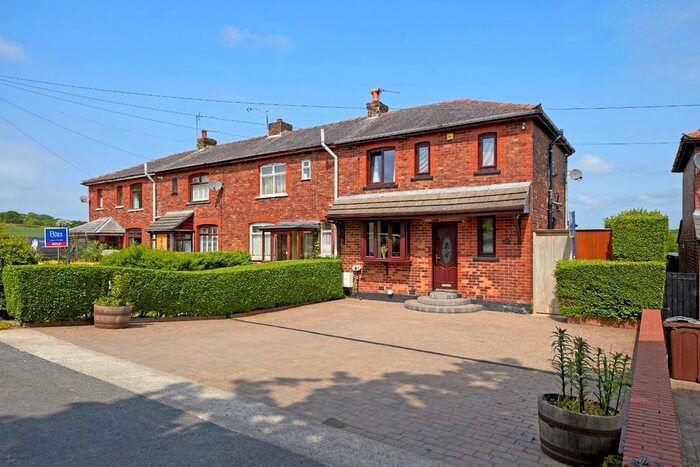 2 Bedroom End Of Terrace House For Sale In Farley Lane, Roby Mill, Up Holland, Lancashire, WN8