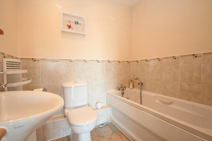 2 Bedroom Apartment To Rent In Woking, Surrey, GU22