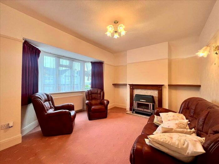 2 Bedroom Bungalow For Sale In Highlands Estate, Leigh On Sea, Essex, SS9