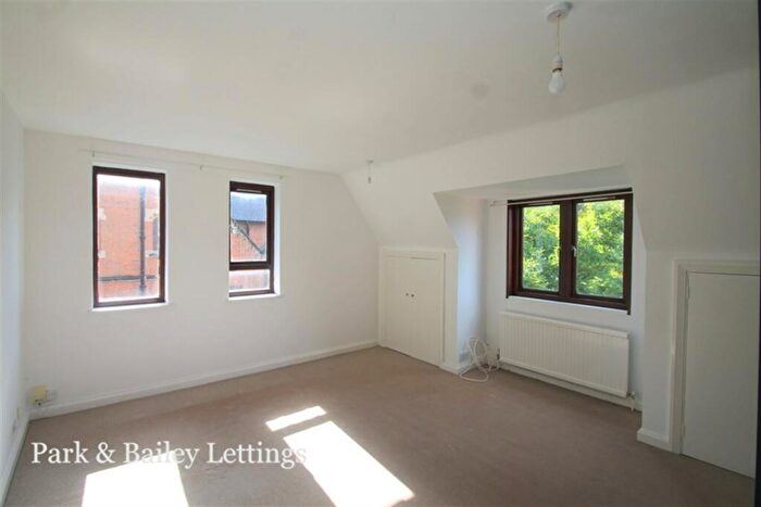 5 Bedroom House To Rent In Bedroom Detached House In Sutton, SM1
