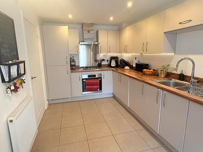3 Bedroom End Of Terrace House For Sale In Forest Road, Woodley, Reading, Berkshire, RG5