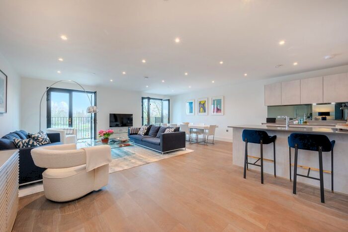 3 Bedroom Flat To Rent In Boat Race House, Mortlake High Street, SW14