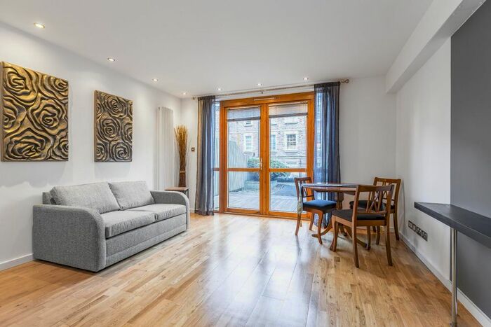 1 Bedroom Flat To Rent In /, Gardner's Crescent, Edinburgh, EH3