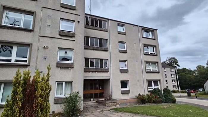 2 Bedroom Flat To Rent In Raeden Crescent, Aberdeen, AB15