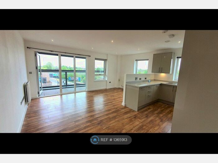 2 Bedroom Flat To Rent In Floral Court, London, N13